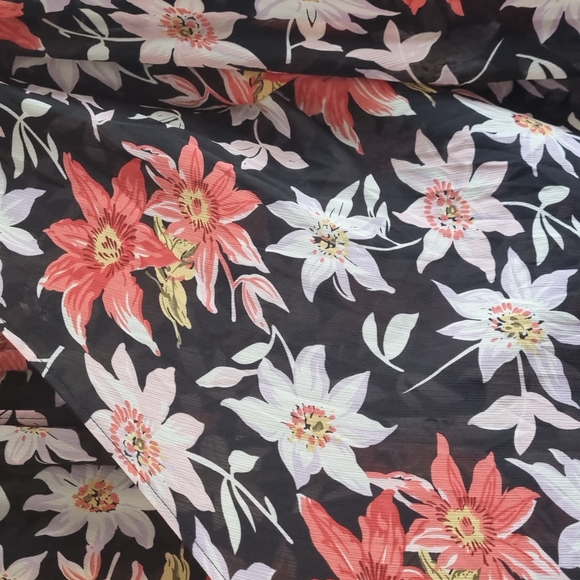 Buffalo David Button floral print sheer wrap top. - Picture 3 of 3